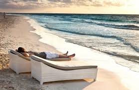 Brauchen sie zum beispiel ein gartenprodukt? Gartenliegen Aus Holz Rattan Oder Alu Schoner Wohnen