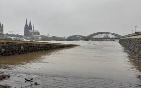 Seit montag sinkt der wasserstand, nun dürfen dort wieder schiffe fahren. Hochwasser In Koln Was Passiert Wann Radio Koln