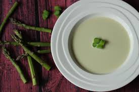 I gambi devono essere lucidi, duri, flessibili dello stesso spessore e privi di screpolature. Zuppa Fredda Di Asparagi E Mandorle Utilizzare I Gambi Degli Asparagi