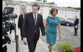 Pedro passos coelho, de 57 anos, está determinado a seguir em frente, mas não esquece os locais onde viveu momentos felizes com a mulher, laura ferreira, que perdeu a luta contra o cancro no ano passado. Ex De Passos Coelho Apoia Atual Mulher Na Luta Contra Um Cancro