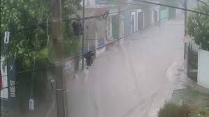 Vaguada causa inundaciones y alerta amarilla en la capital de Campeche
