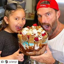 Envíanos tu versión de #BananaBorincana 🍨🥰 usando cualquiera de nuestros  productos y te podrás ganar una caja llena de #Dulzura valorada en $25.  Pasos: 🖊 1) Sube tu foto y taggeanos @Dulzura