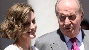 El rey Juan Carlos culpa a Letizia de su caída en desgracia y de instigar al rey Felipe a repudiarlo | Vozpópuli