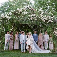 Bride bridal wedding bouquet baby breath + lilies. 20 Inspiring Nyc Florists To Follow On Instagram For Every Type Of Bride