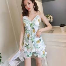 Buat anda yang selama ini sudah terlalu sering mengenakan baju tidur wanita model piyama, anda juga bisa lho mencoba beberapa model baju tidur lainnya yang desainnya tidak kalah menarik. Tidur Makin Seksi Dengan 15 Model Baju Tidur Seksi Setelan Yang Cocok Untuk Para Wanita 2020
