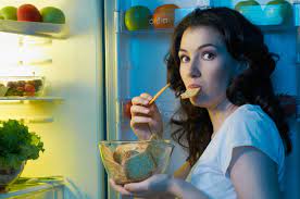Por Que A Veces Tenemos Un Hambre Voraz Por La Noche Escucha Cadena Dial La Mejor Musica En Espanol