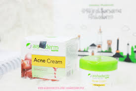 Packagingnya simple banget, didominasi warna putih dan hijau. Aishaderm Skincare Series Acne Cream Facial Wash Body Lotion Review Agnesiarezita Beauty Blogger Medan