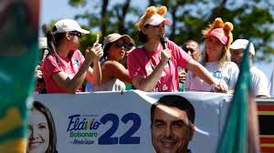 Michelle participa de carreata com apoiadores em Ceilândia (DF)