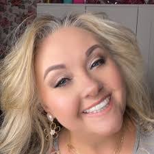 Mona Cantrell's Instagram, Twitter & Facebook