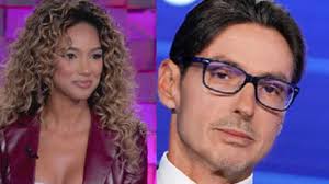 Berlusconi e Samira Lui, la foto che ha infiammato Mediaset | L'amore lontano dai riflettori - BitchyF