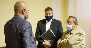 Vádat emeltek simonka györgy országgyűlési képviselő és harminckét társa ellen bűnszervezetben elkövetett, különösen jelentős vagyoni hátrányt okozó költségvetési csalás bűntette és más. Artatlannak Vallja Magat A Maffia Buncselekmenyekkel Vadolt Fideszes Simonka Ez A Lenyeg