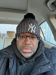 It's been a minute since I posted a selfie. Happy Saturday folks stay warm.  #selfiesaturday📷