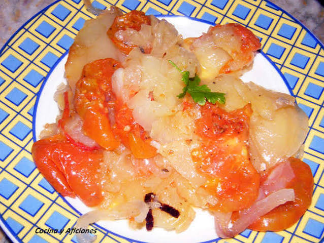Verduras en capas: patatas+ cebolla + tomate al horno, receta