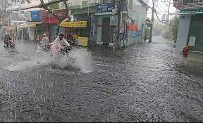 Cơn mưa như trút nước đổ xuống nhiều khu vực ở tp.hcm. MÆ°a Keo Dai 10 Phut Ä'Æ°á»ng Phá»' Sai Gon Ngáº­p NhÆ° Song Tin Tá»©c