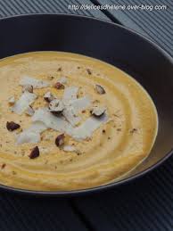 Creme De Carottes Au Cantal Et Aux Noisettes Les Delices D Helene Creme De Carotte Cuisine Et Boissons Alimentation