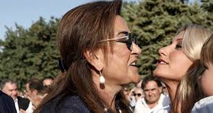 Maybe you would like to learn more about one of these? Ntora Mpakogiannh Apo8ewnei Th Nyfh Ths Sia Kosiwnh Myjournal Gr