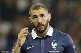 The line up haircut, also known as the edge up or shape up, is more popular than ever as barbers show off their skills and designs. France Federation President Closes Door To Potential Karim Benzema Return Daily Mail Online