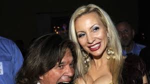 Jawort bei ariane und martin. Jurgen Drews Und Seine Ramona Privat Wieder Eine Hochzeit Das Macht Der Schlagerstar Im Brautmodengeschaft News De