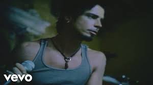 The song topped both the billboard hot mainstream rock tracks and hot modern rock tracks charts, and reached number 31 on the hot 100 chart, making it their biggest us hit. Letra Original Y Traducida De Audioslave Like A Stone