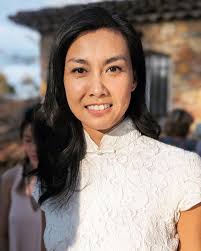 Whoop!! It's almost Chinese New Year of the Rabbit 🐇 and I am grateful to  be celebrating it with @mcdonalds latest commercial featuring @karenxcheng  ! Head to www.mcdlunarnewyear.com for the immersive, AI-powered