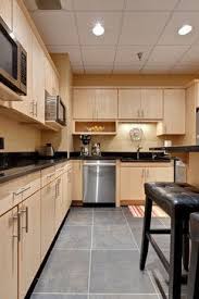 75 Beautiful Kitchen Pictures Ideas December 2020 Houzz In 2021 Maple Kitchen Cabinets Interior Design Kitchen New Kitchen Cabinets