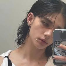 Leeknow and Han didn't receive death threats like Felix and Hyunjin...  That's the only reason why company restricted them to be seen together...  And it's my personal opinion that what company did