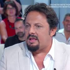 Enrico brignano was born on may 18, 1966 in rome, lazio, italy. Enrico Brignano Domenica In Venier Stessa Cosa Detta A Verissimo Lanostratv