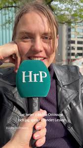 I fredags släppte bandet @lesley_gbg sin nya singel Smulorna med  Hindåsdottern Viktoria Ottosson i spetsen. Men när hon bodde i Härryda var  Viktoria Ottosson säker på att musik inte var en möjlighet ...