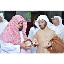 رجل يجامع زوجته بالحلال، وأثناء الجماع يدخل إصبعه السبابة في دبرها من سبيل المداعبة لها، علما أنها ترتاح لذلك كثيرًا. Ø¬Ù…Ø¹ÙŠØ© Ø¯Ø§Ø± Ø§Ù„Ø¨Ø± Ø¯Ø¨ÙŠ
