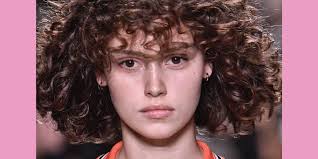 Questo perché bisogna partire da un presupposto fondamentale. 5 Tagli Capelli Ricci Corti Tendenza Primavera Estate 2020