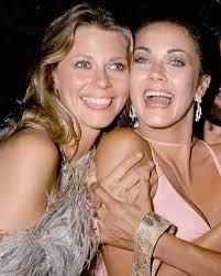 Lynda Carter and Lindsay Wagner (1976).