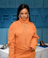The Most Influential Female Fashion Designers In 2020 With the increase in the amount of innovations, the change in trend and from flapper dresses to pinup clothing and from retro swimwear to indie clothing, the vintage look is a culmination of fashion from the 20's to the 70's.