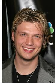 Sono tanti gli uomini che hanno amato e sfoggiato i capelli mullet a partire dagli anni ’80, come l’indimenticabile patrick swayze in dirty dancing e kiefer sutherland in ragazzi perduti. Nostalgia Anni 90 Il Taglio Di Capelli Uomo Del 2022 E Quello Degli E Boys Di Tiktok La Repubblica