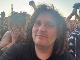 You're only four people away from meh..' The band @ Wetlands, New York  performing 'Columbia' 1994 !! Oasis in their first year of recording and  their live performance reached a level of