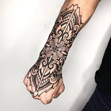 By Melowperez Geometrychaos Geometrytattoo Mandala Blacklines Blackwork Dotworktattoo Tatuagem Na Mao Tatuagem Geometria Tatuagem Masculina Antebraco