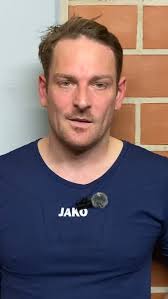 🔵⚽️ Lukas Berger fungiert beim @tushiltrup_fussball als Flying Goalie und  spricht mit uns unter anderem über diese besondere Rolle. #wnsport #stadtis  #hallenfussball #muenster