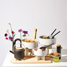 Find tips, guides and ideas for dinner parties, holiday entertaining, home entertaining, and holiday parties for entertaining friends, family, and coworkers. A Michelin Level Dinner In Your Dining Room A Guide To The New On Demand Party Services Vogue