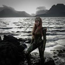 Maybe you would like to learn more about one of these? Erstes Bild Von Amber Heard Als Mera In Justice League Veroffentlicht