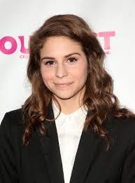 Elizabeth Manning's Instagram, Twitter & Facebook