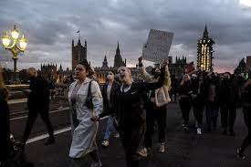 Sarah Everard S Death Set Off A Movement But For Friends The Grief Is Personal The New York Times