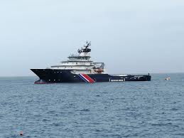 Ce bateau pris en pleine tempête va vous donner le mal de mer. Abeille Bourbon Wikipedia