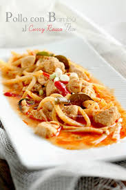 Tagliate il petto di pollo a pezzetti e infarinatelo abbondantemente. Pollo E Bambu Al Curry Rosso Thai A Thai Pianist