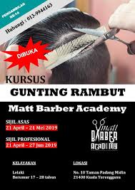 Ambil rambut sedikit demi sedikit, lalu gunting perlahan untuk menipiskan rambut. Pengambilan Ke 14 Dibuka Matt Barber Academy Facebook