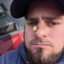 I finally talked to that curvy girl I've been seeing around. Shamrock orb  weaver (Araneus trifolium)