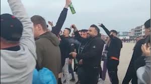 Maybe you would like to learn more about one of these? Video DistracÈie De 1 Mai In VamÄ Èi La Mamaia Cluburile De FiÈe Pline Ca In Vremurile Bune