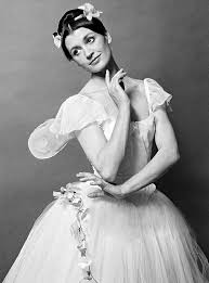 Carla fracci, storica ballerina di fama mondiale, verserebbe in gravi condizioni di salute. Chi E Carla Fracci Danza Biografia Vita Privata Carriera Malattia Figlio