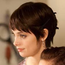 You can also try one of these celebrity short hairstyles but remember to wear accessories and dress accordingly. Pin On Hair Today