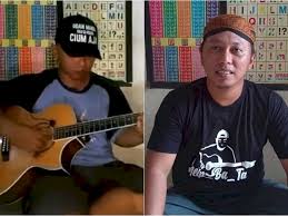The man from ponorogo, java, indonesia, his real name is alif gustakhiyat. Mengenal Alip Ba Ta Gitaris Sederhana Dengan Kemampuan Luar Biasa Indozone Id