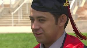 Estudiante sin hogar desafía las probabilidades y se gradúa de Chaffey  College