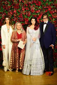 We love his fashion choices as a traditional groom. Mumbai Deepika Padukone And Ranveer Singh S Wedding Reception Amitabh Bachchan With Family Gallery Social News Xyz